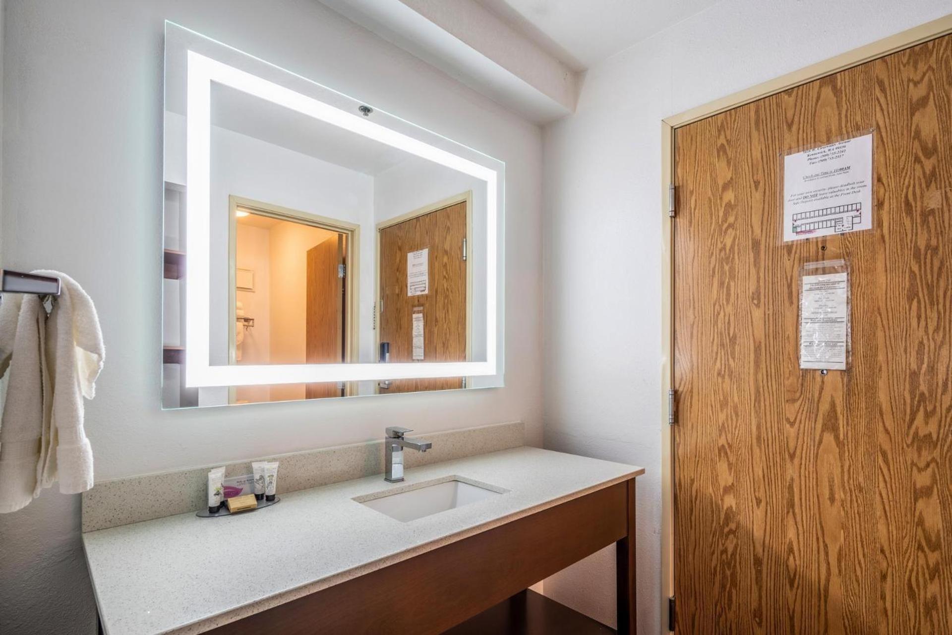 Quality Inn & Suites Kennewick Tri-Cities كينويك، واشنطن المظهر الخارجي الصورة